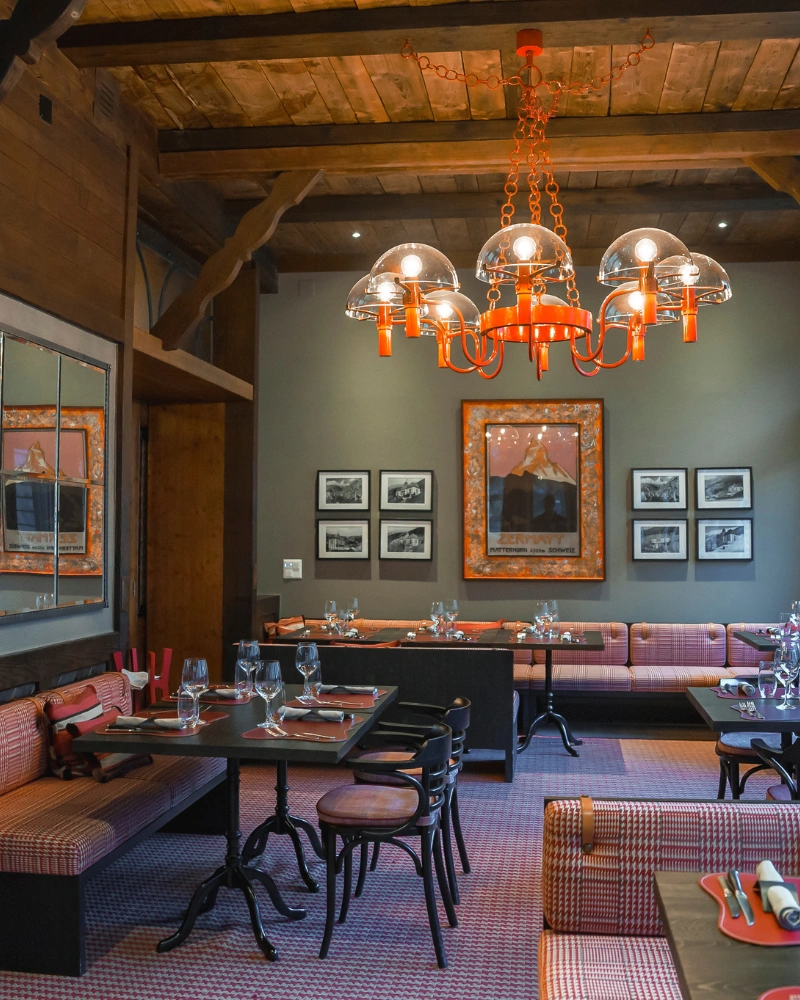 Oaks Interio, Restaurants & Hospitality